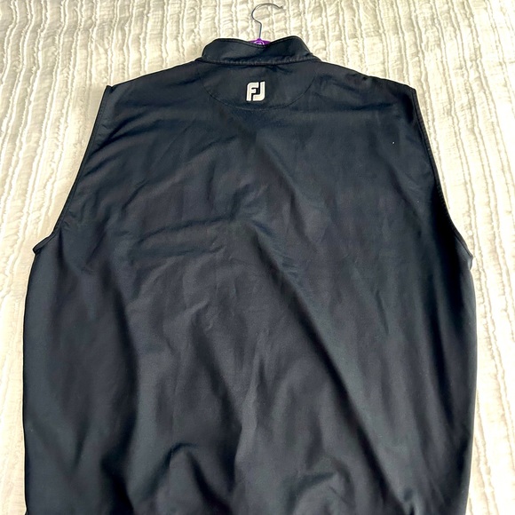 “SOLD” FOOTJOY GOLF VEST - Picture 2 of 5